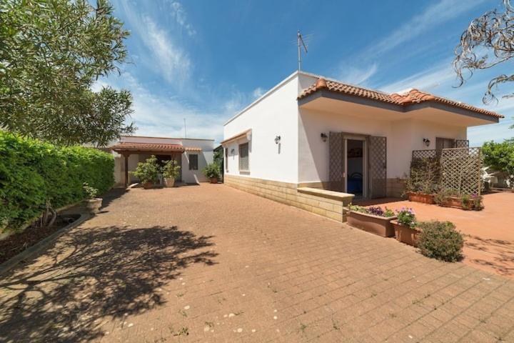 Villa Cucci Mono Luigi Casa Vacanze Torre Lapillo Kültér fotó